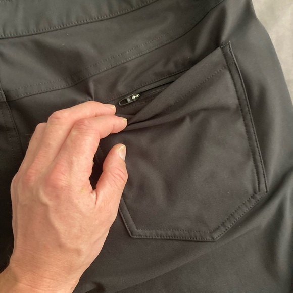 Lululemon 34 black pants, good condition, no stains or rips. Smoke free pet free - Picture 5 of 8